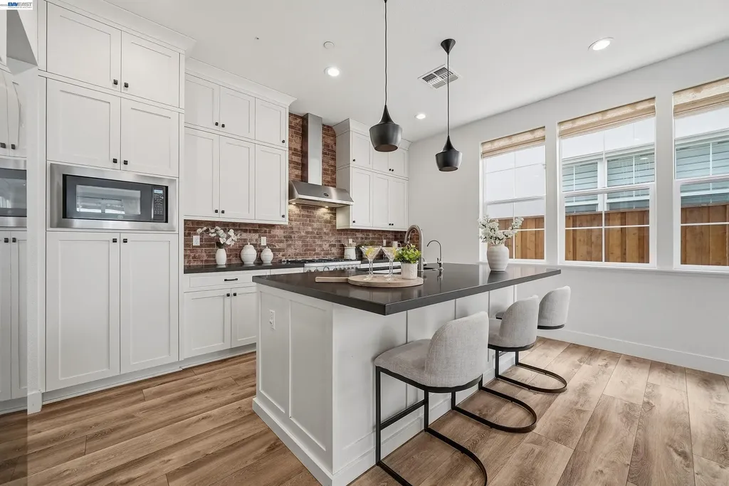 37592 Sea Bank Street Newark CA 94560