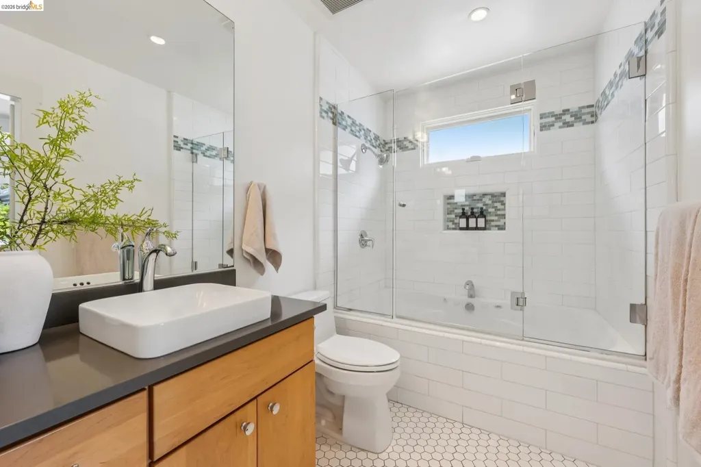 4630 Edgewood Avenue Oakland CA 94602