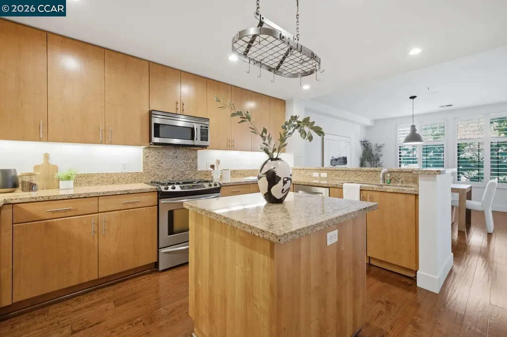 438 Grand Avenue Oakland CA 94612
