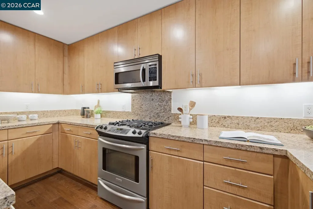 438 Grand Avenue Oakland CA 94612