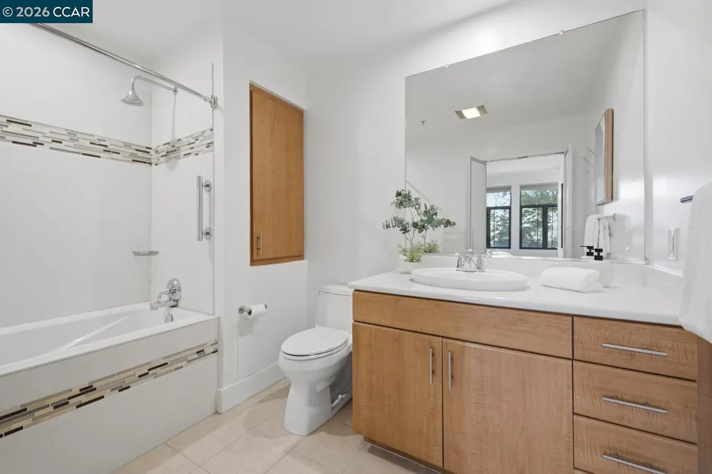 438 Grand Avenue Oakland CA 94612