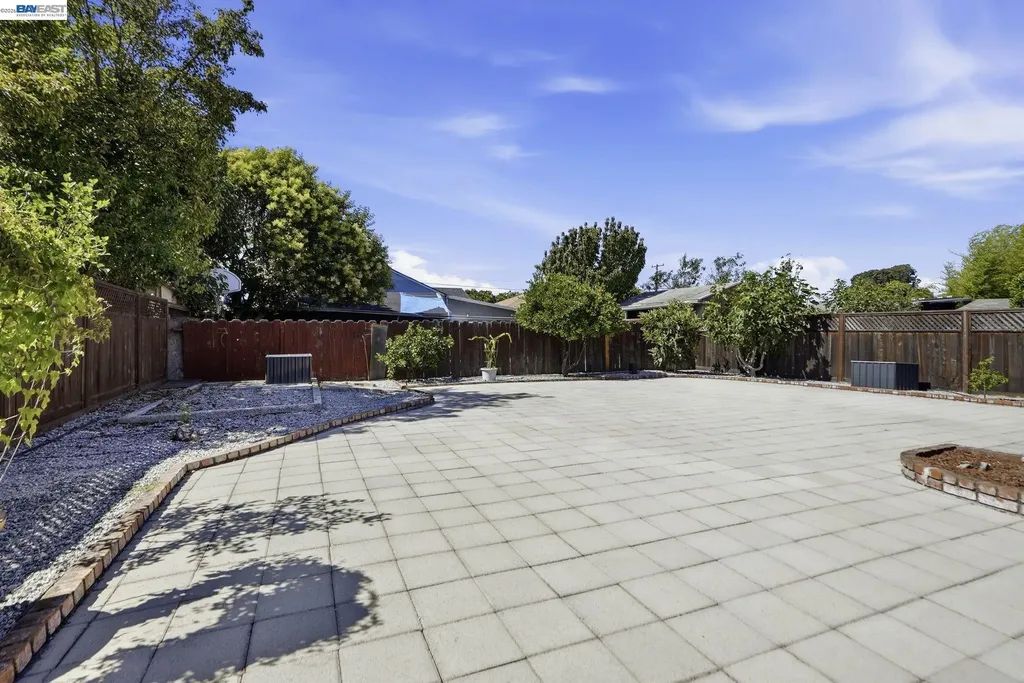 973 Phillips Way Hayward CA 94541