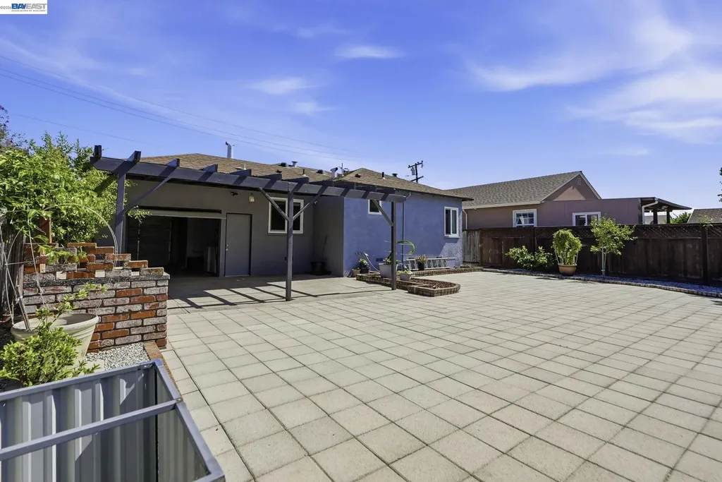 973 Phillips Way Hayward CA 94541