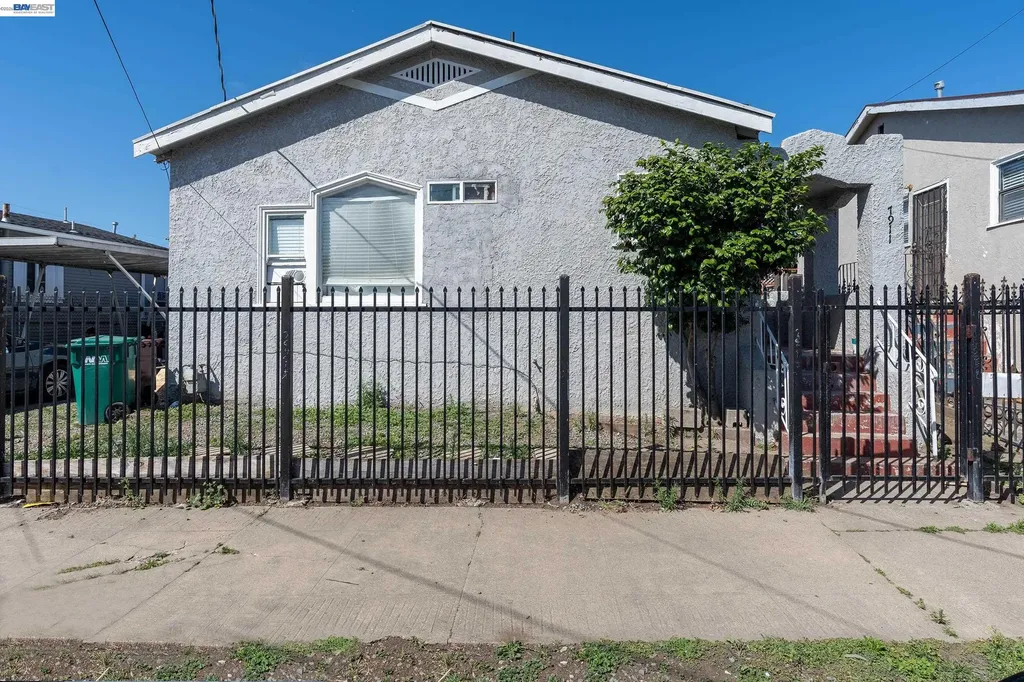 7911 Holly Street Oakland CA 94621