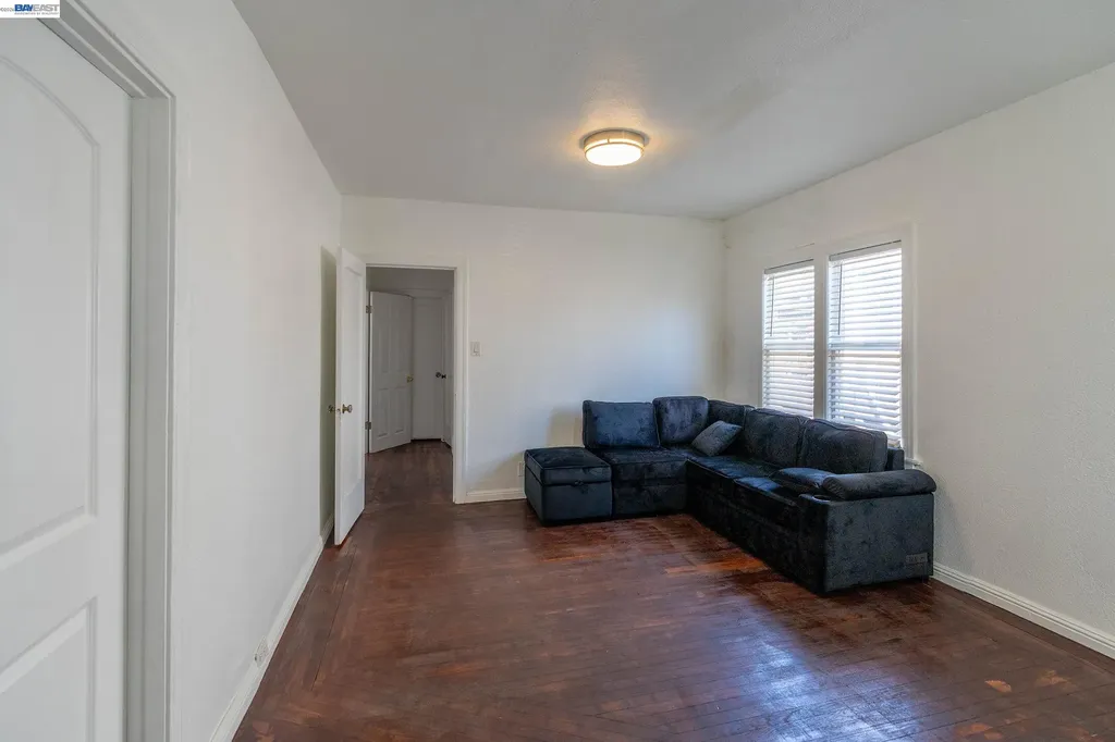 7911 Holly Street Oakland CA 94621