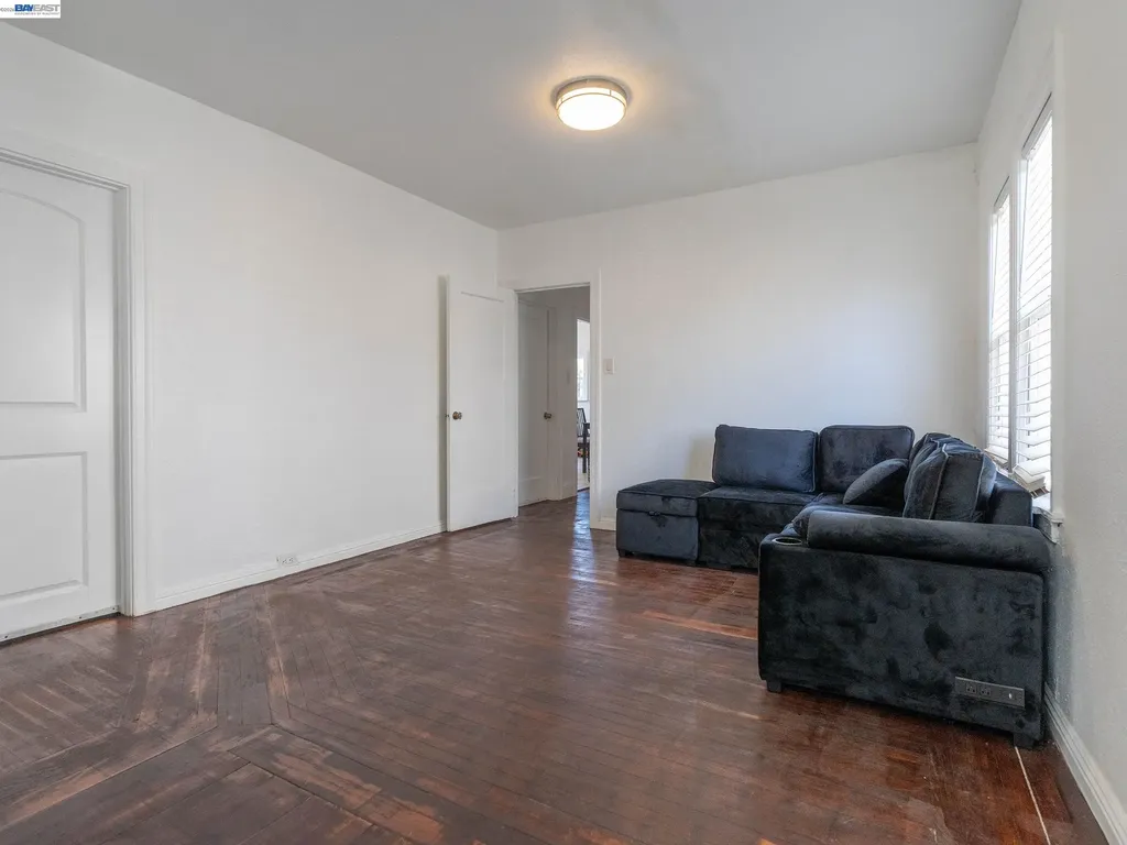 7911 Holly Street Oakland CA 94621