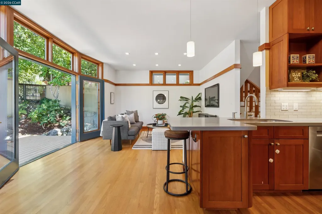 4908 Cochrane Avenue Oakland CA 94618