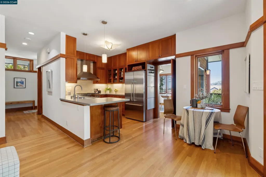 4908 Cochrane Avenue Oakland CA 94618