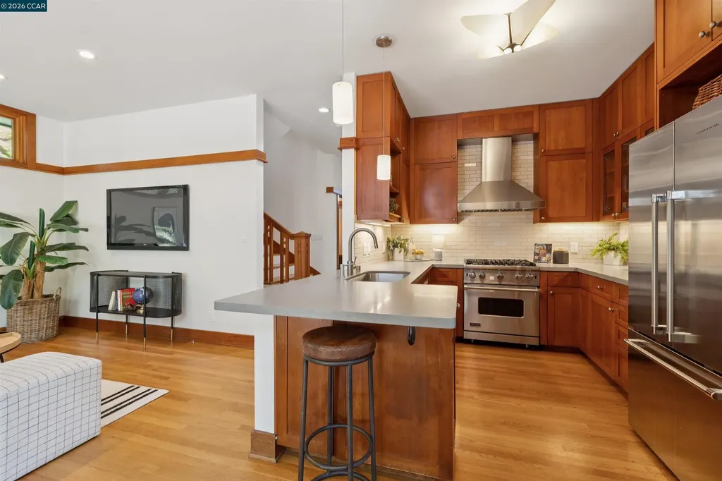 4908 Cochrane Avenue Oakland CA 94618