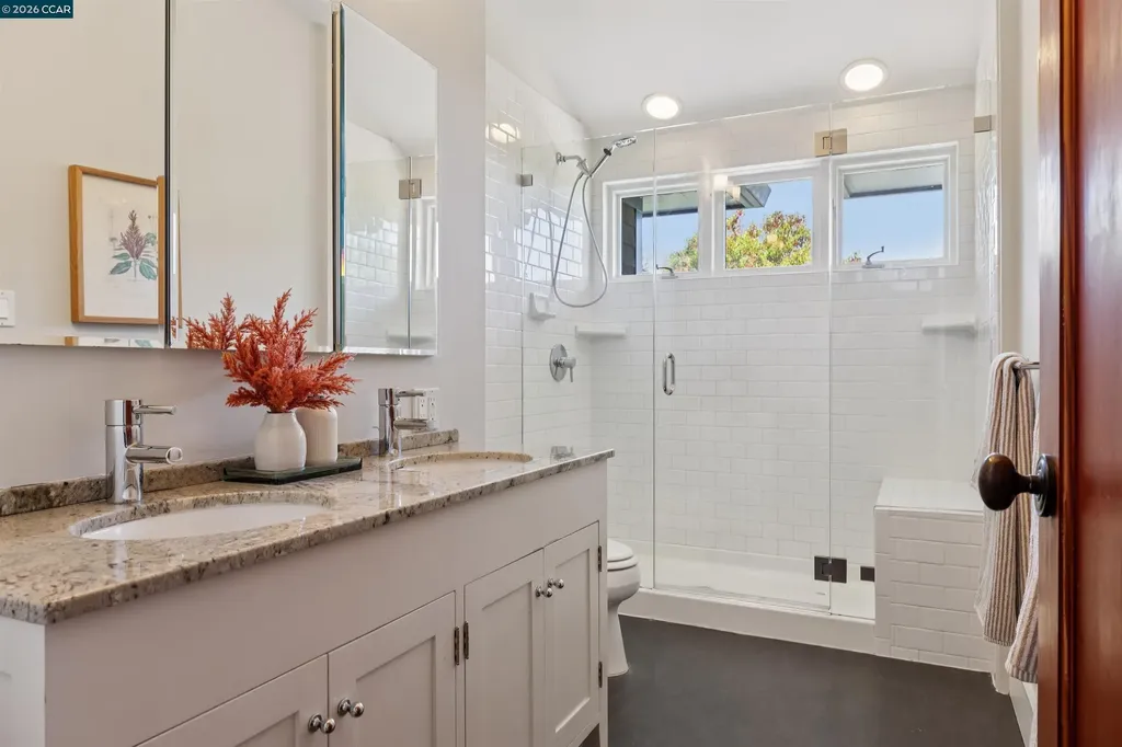 4908 Cochrane Avenue Oakland CA 94618