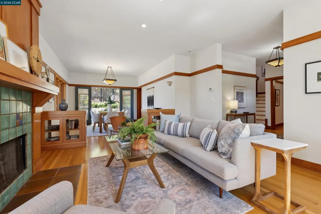 4908 Cochrane Avenue Oakland CA 94618