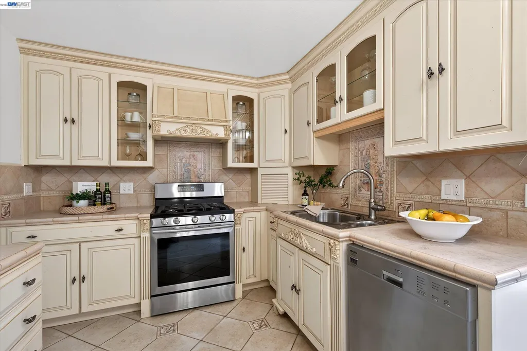 1154 Avon Avenue San Leandro CA 94579