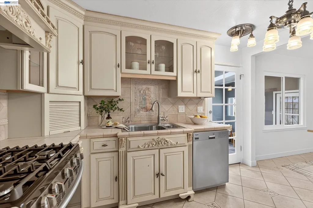 1154 Avon Avenue San Leandro CA 94579