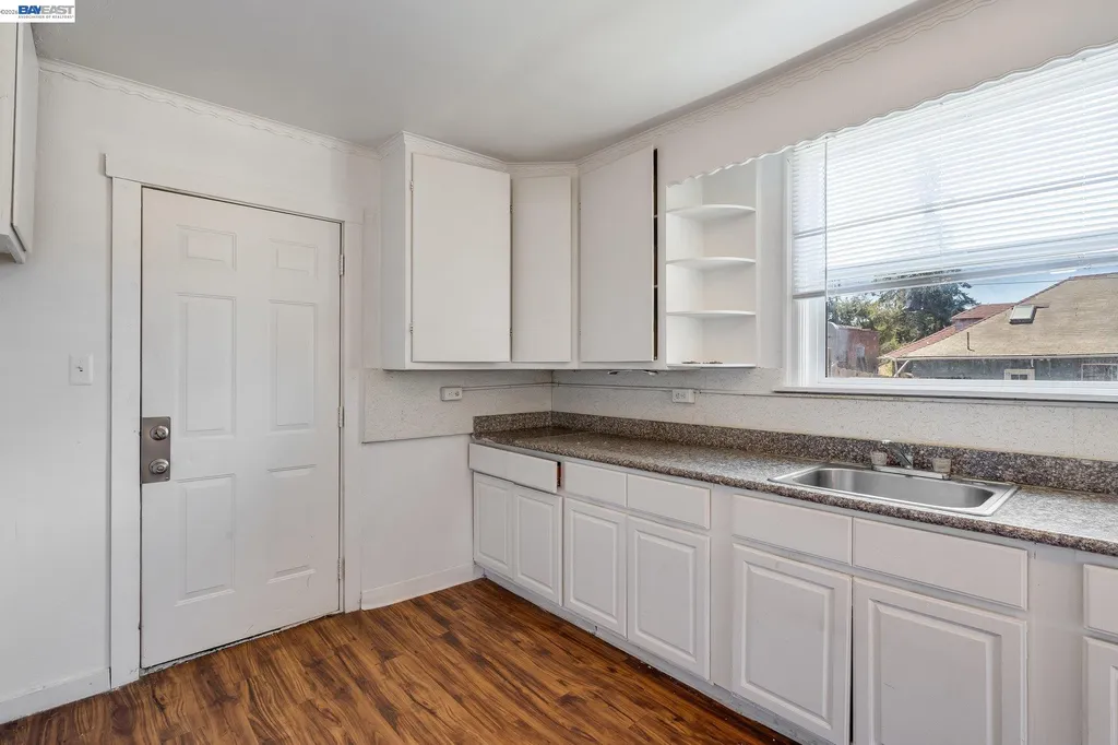 4500 San Carlos Avenue Oakland CA 94601