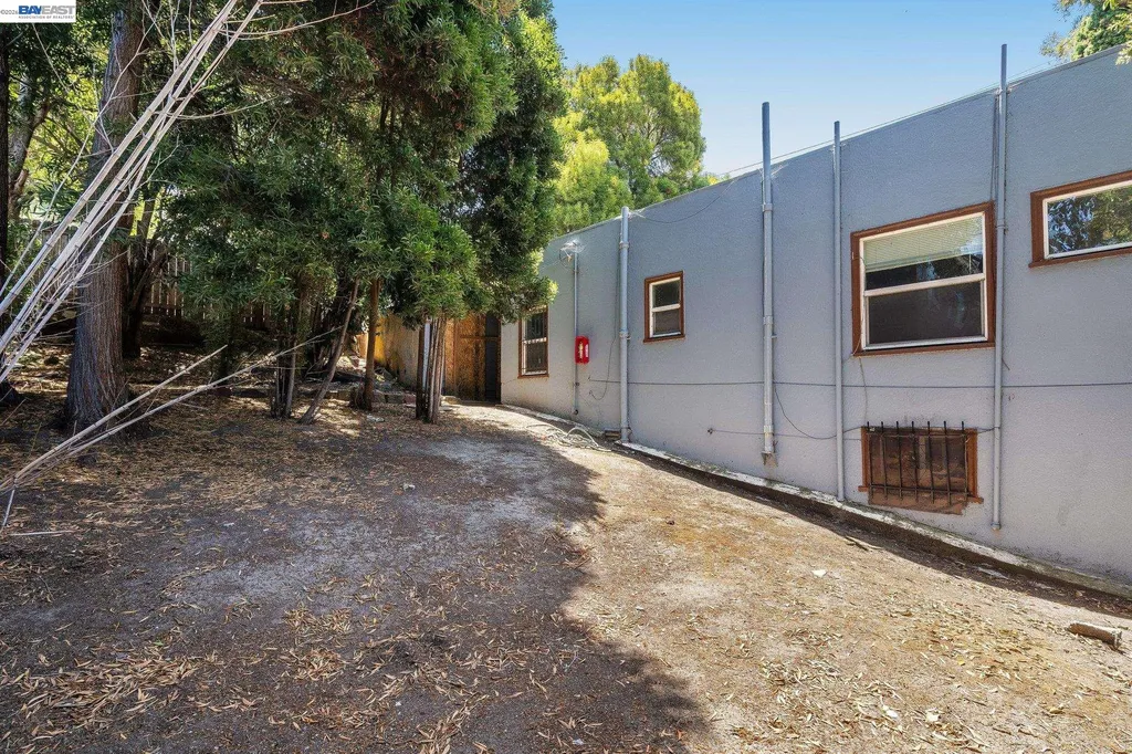 4500 San Carlos Avenue Oakland CA 94601