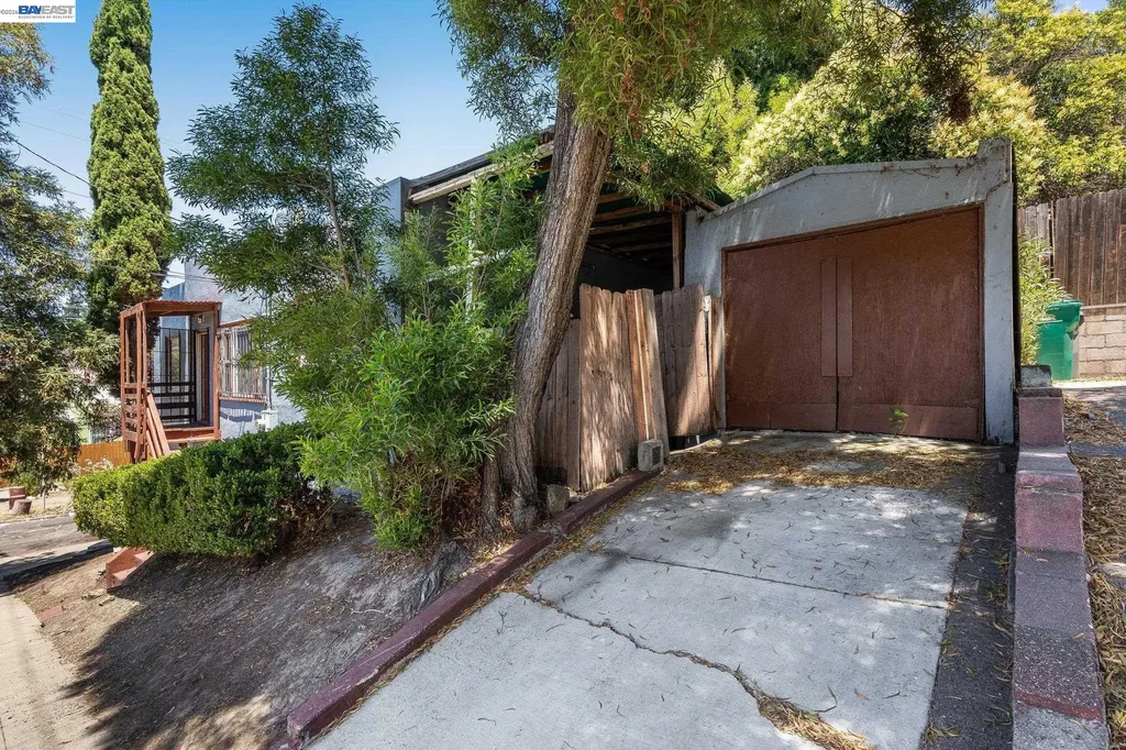 4500 San Carlos Avenue Oakland CA 94601