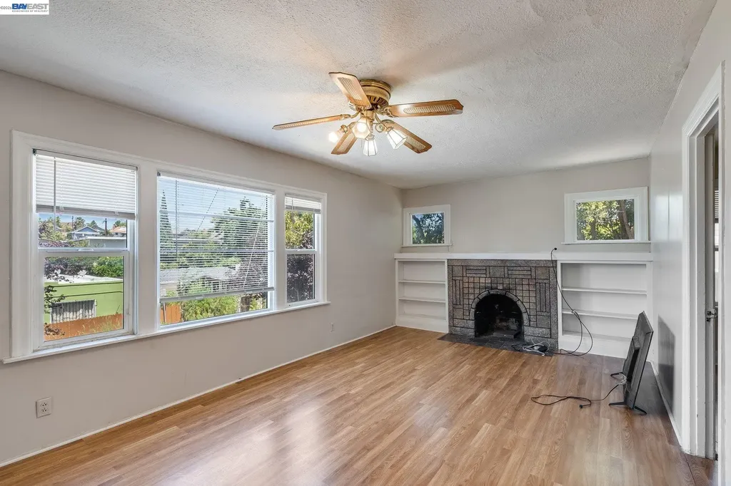 4500 San Carlos Avenue Oakland CA 94601