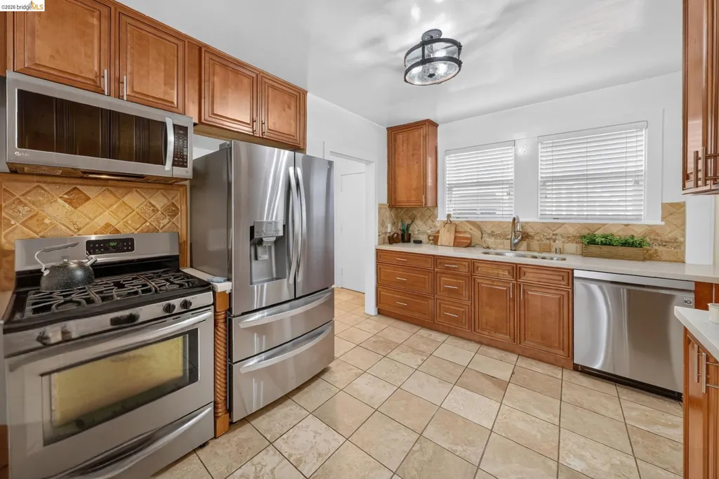 2760 Best Avenue Oakland CA 94619