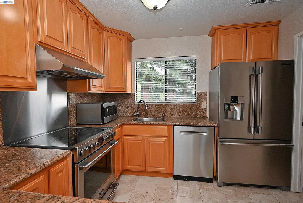 17994 Azalea Road Hayward CA 94541