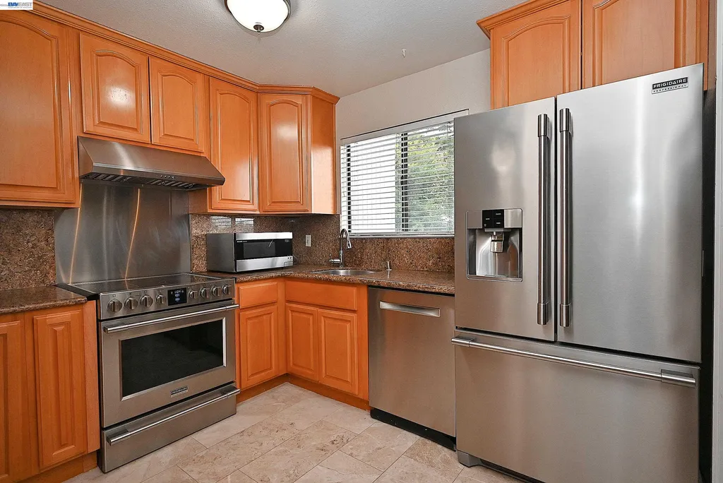17994 Azalea Road Hayward CA 94541
