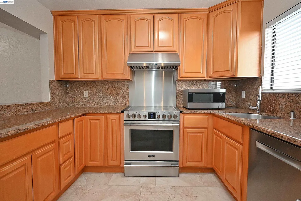 17994 Azalea Road Hayward CA 94541