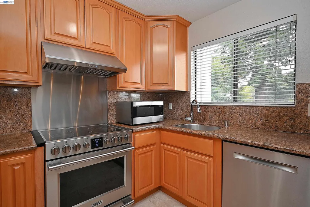 17994 Azalea Road Hayward CA 94541