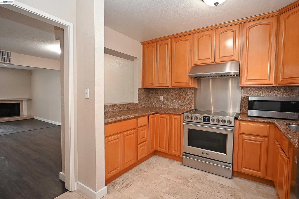 17994 Azalea Road Hayward CA 94541