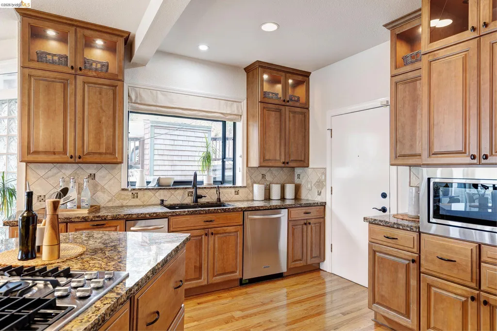 7015 Elverton Drive Oakland CA 94611