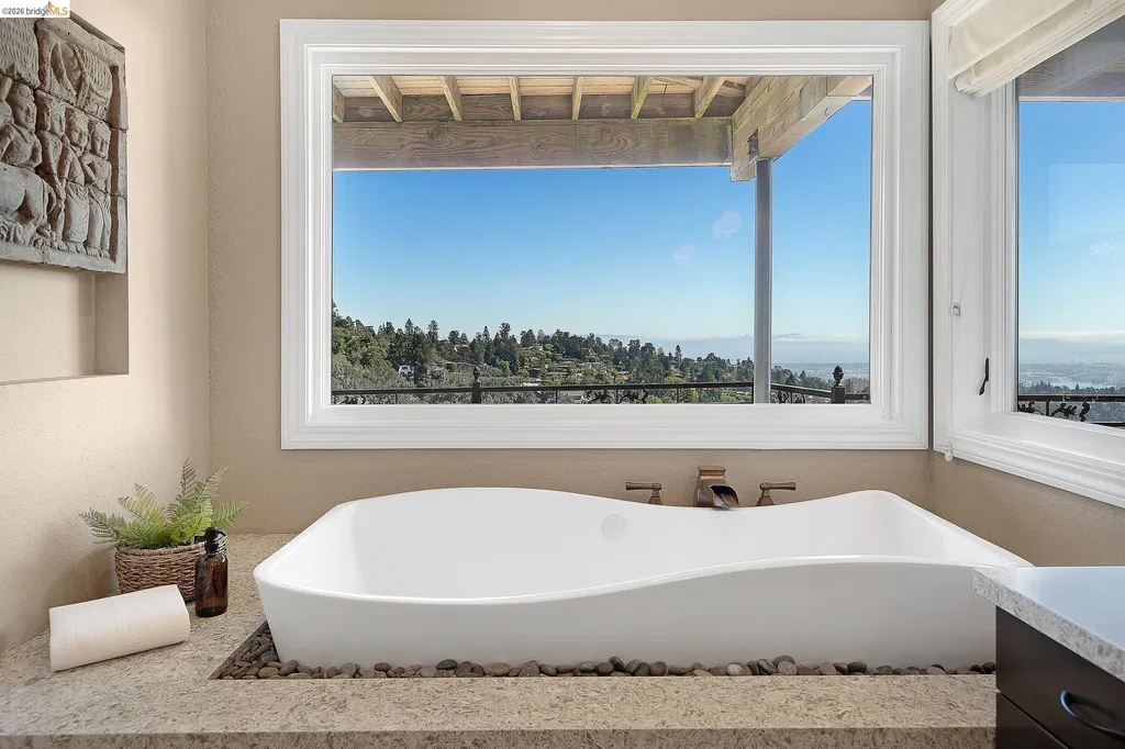 7015 Elverton Drive Oakland CA 94611