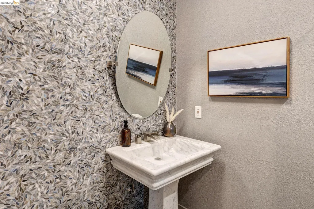 7015 Elverton Drive Oakland CA 94611