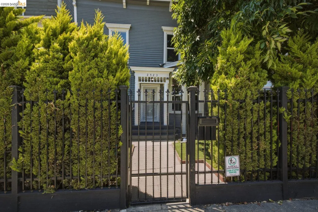 2523 Martin Luther King Jr Way Oakland CA 94612
