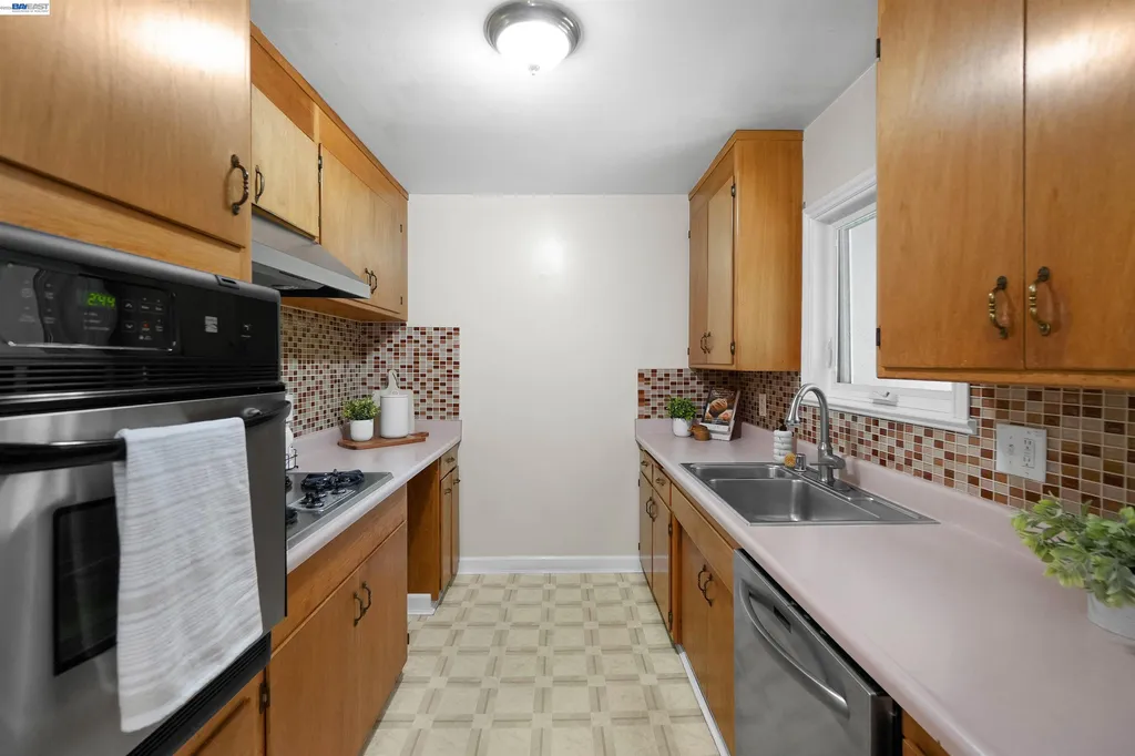 885 Devonshire Avenue San Leandro CA 94579