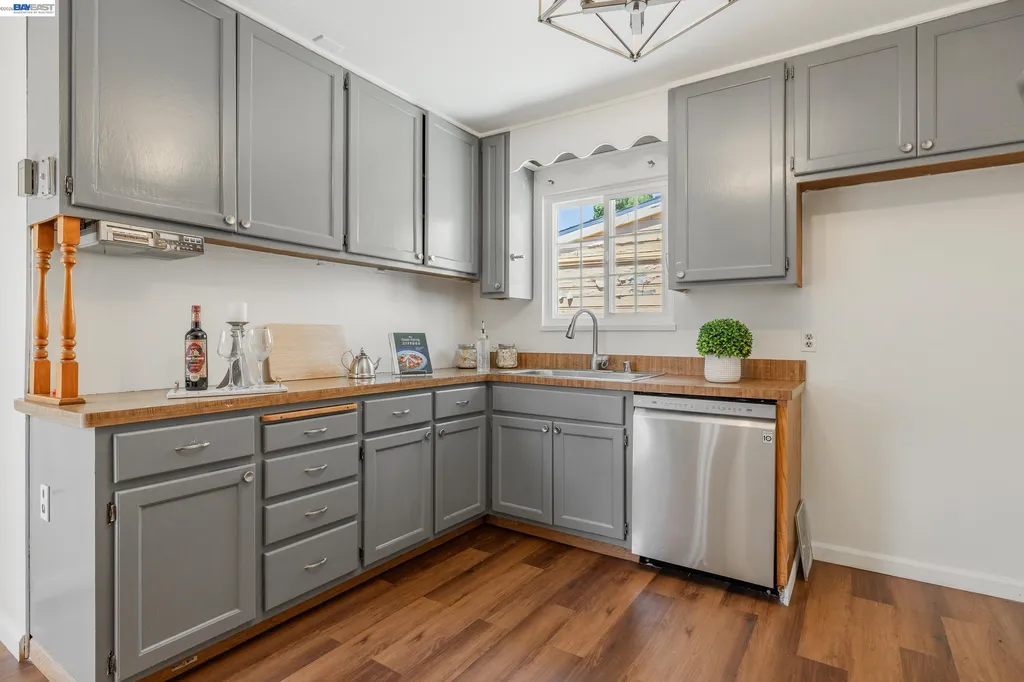 16984 Westerman Hayward CA 94541