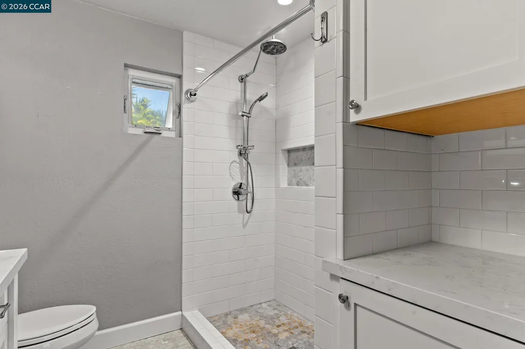 557 43rd Street Oakland CA 94609