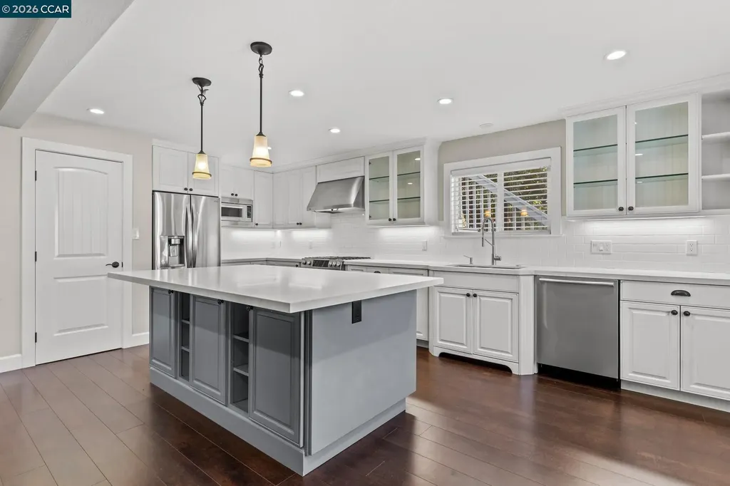 557 43rd Street Oakland CA 94609