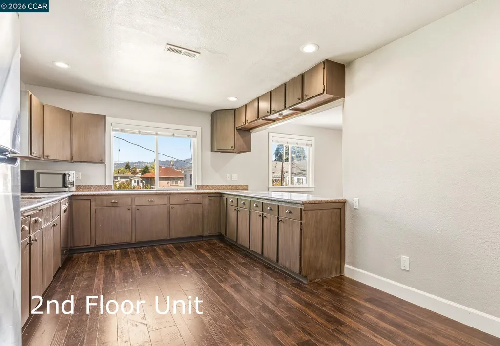 557 43rd Street Oakland CA 94609
