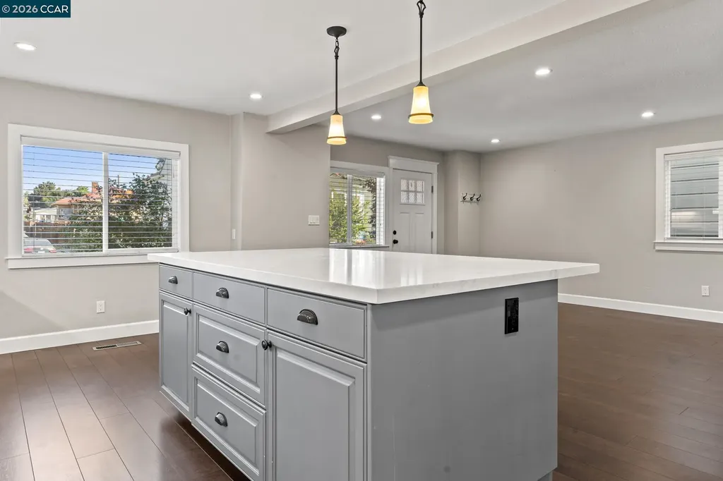 557 43rd Street Oakland CA 94609