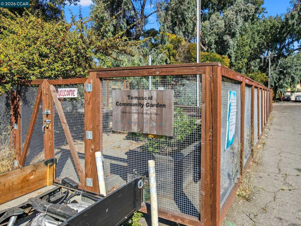557 43rd Street Oakland CA 94609