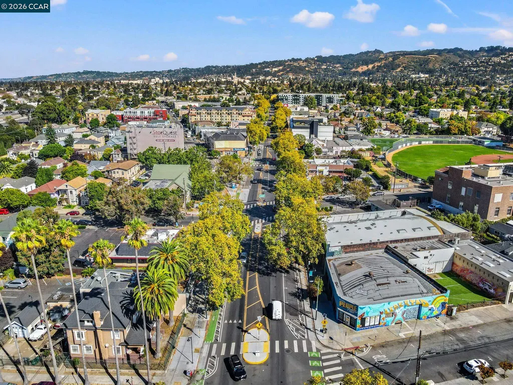 557 43rd Street Oakland CA 94609