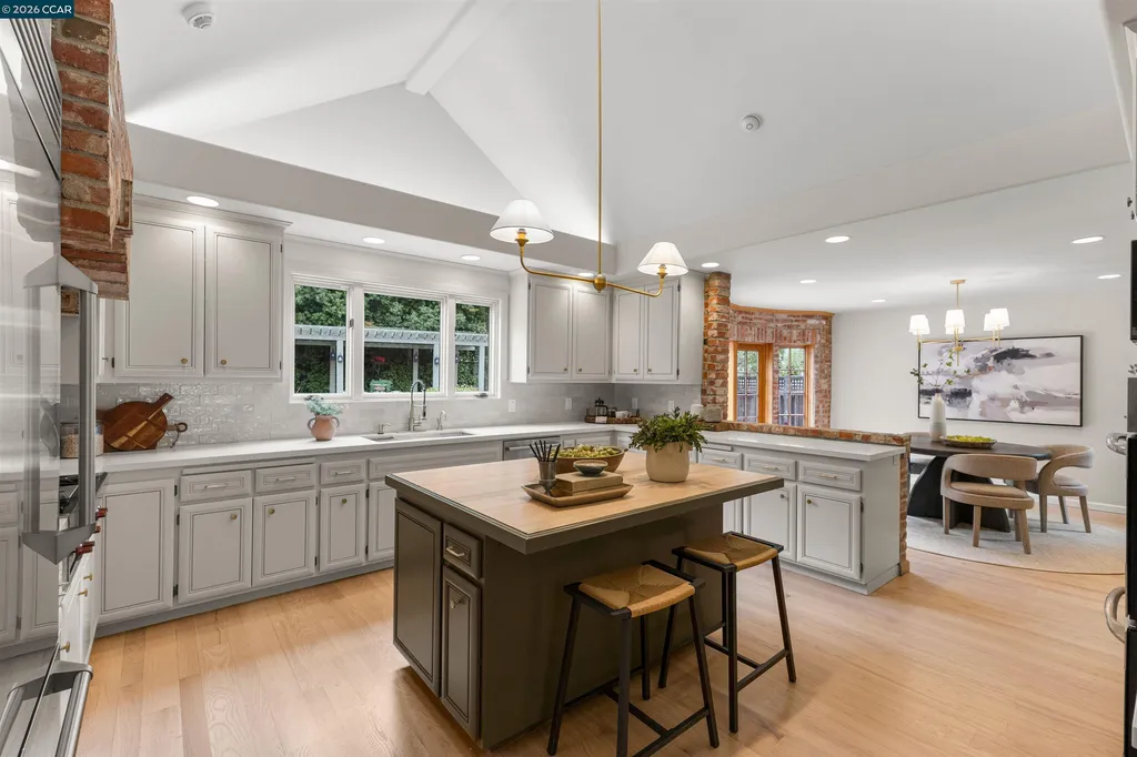 21 Oval Road Oakland CA 94611