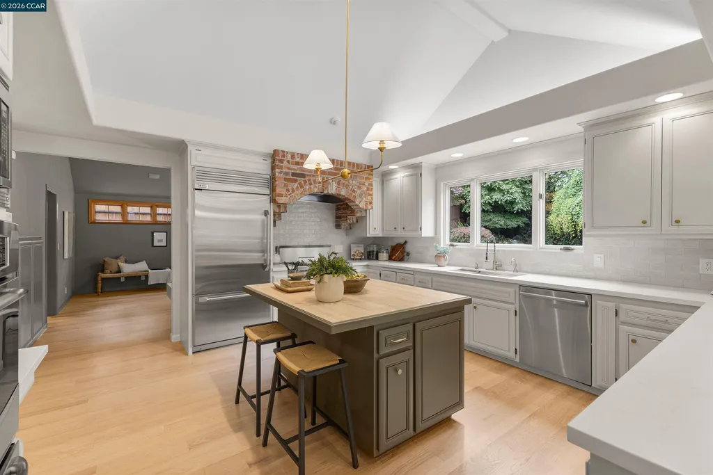 21 Oval Road Oakland CA 94611