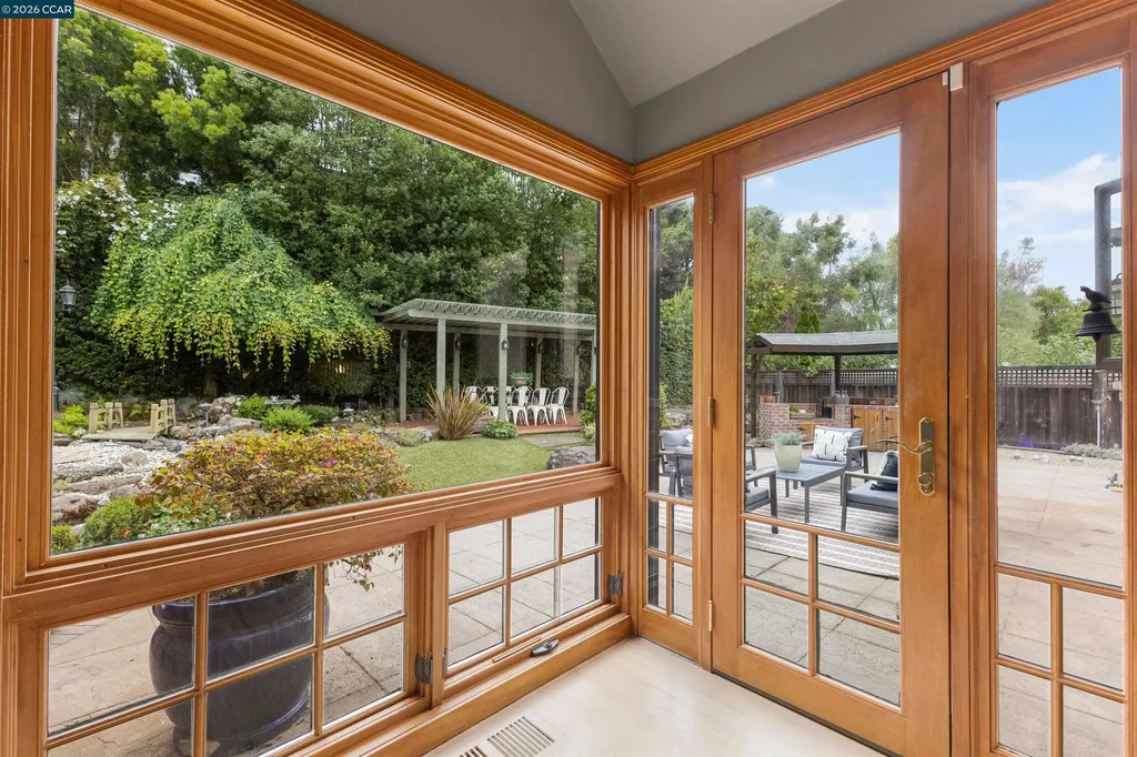 21 Oval Road Oakland CA 94611