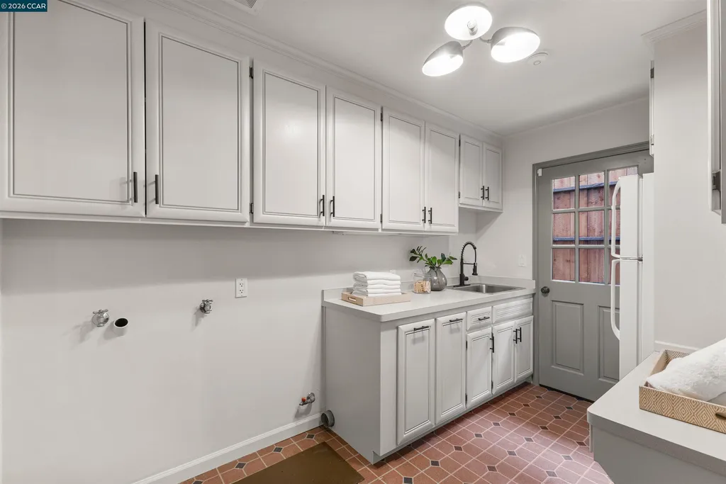21 Oval Road Oakland CA 94611
