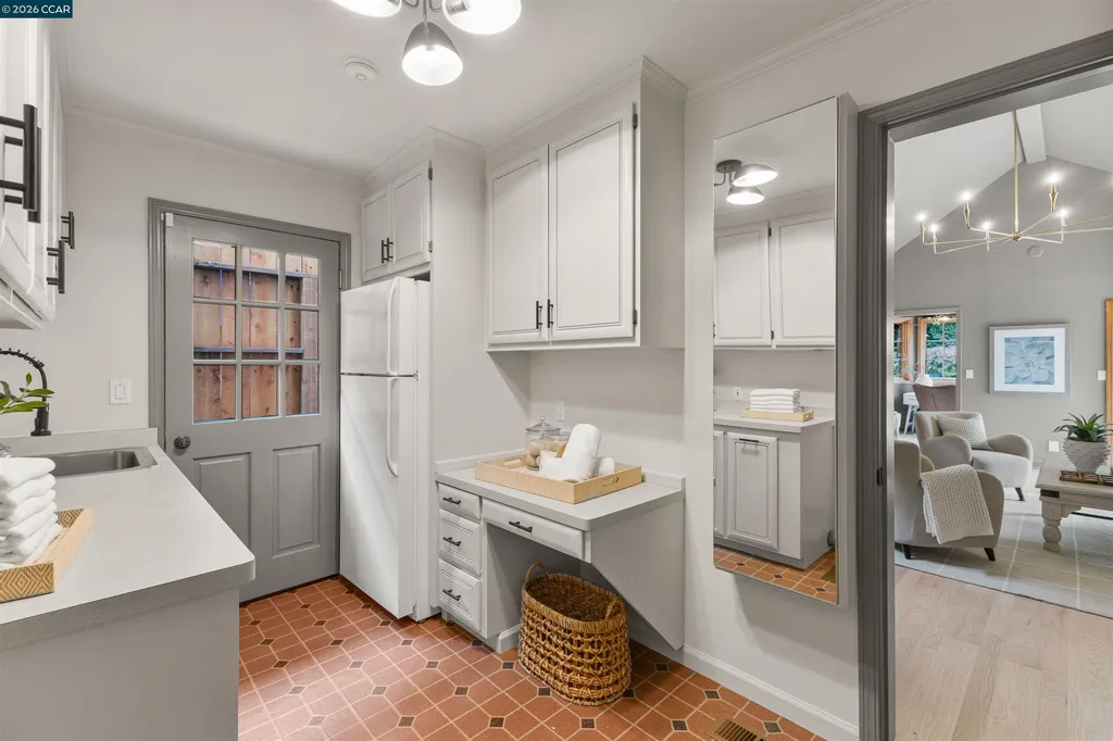 21 Oval Road Oakland CA 94611