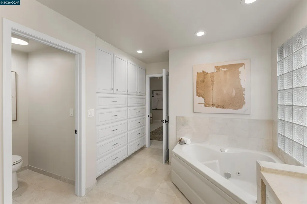 21 Oval Road Oakland CA 94611