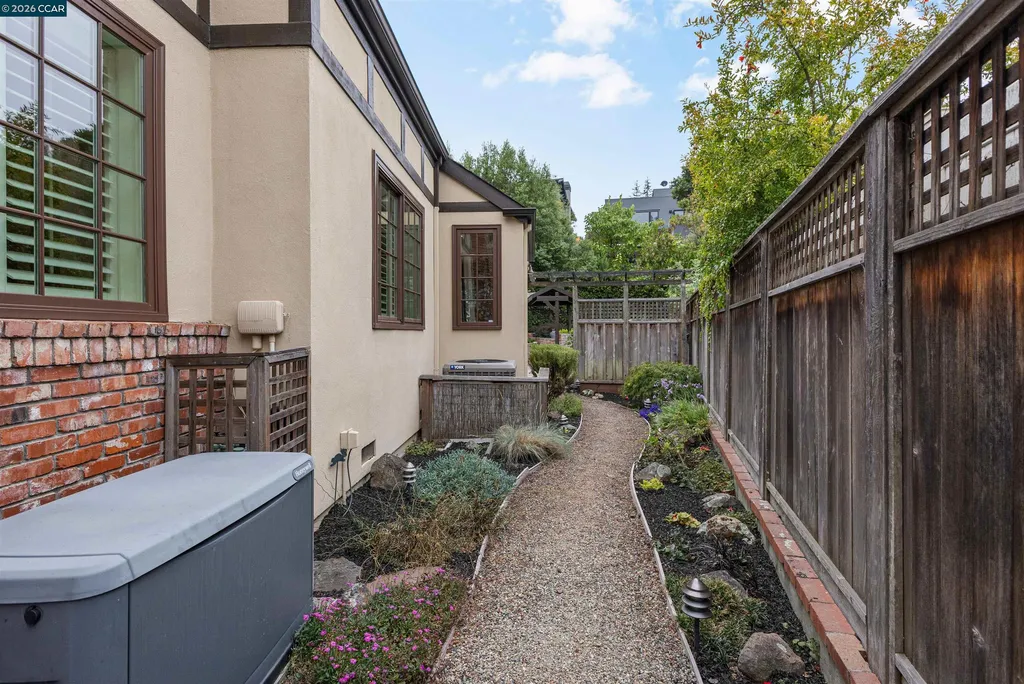 21 Oval Road Oakland CA 94611