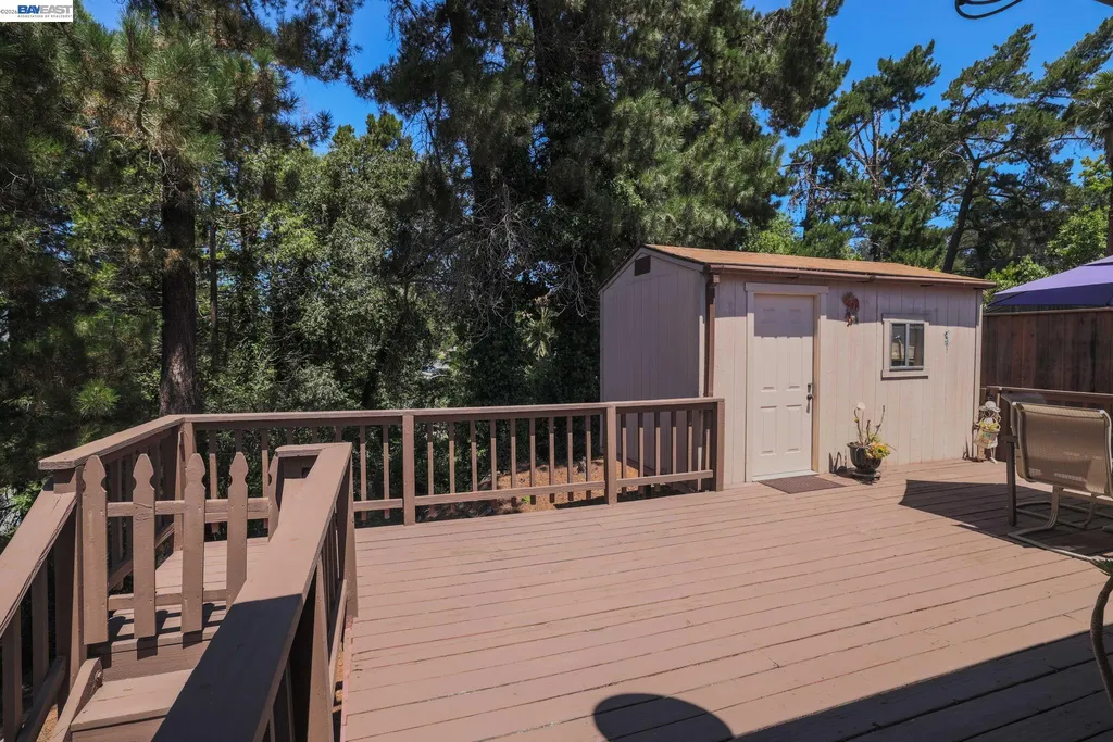 4815 Shetland Avenue Oakland CA 94605