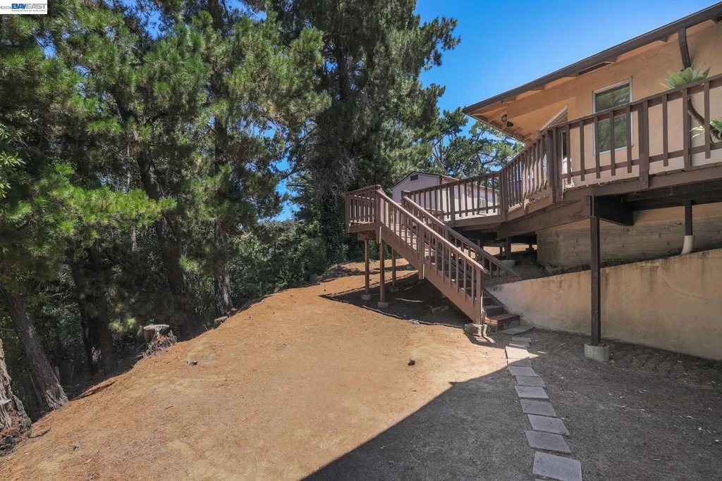 4815 Shetland Avenue Oakland CA 94605