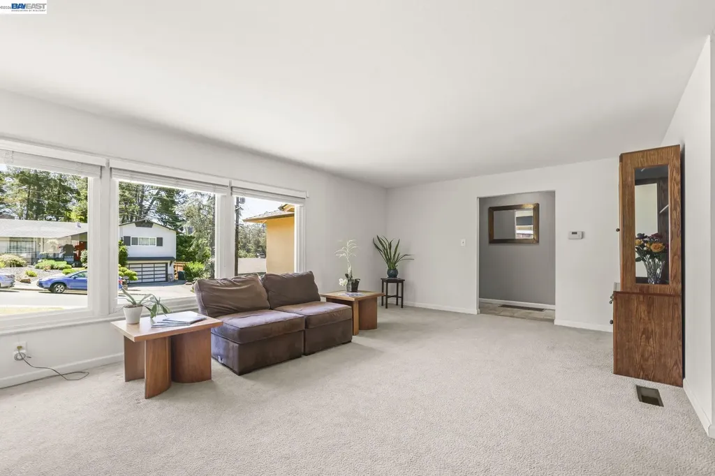 4815 Shetland Avenue Oakland CA 94605