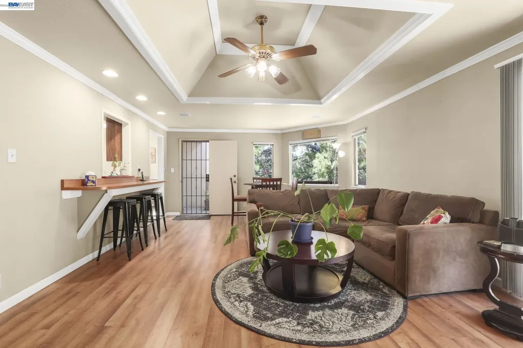 4815 Shetland Avenue Oakland CA 94605
